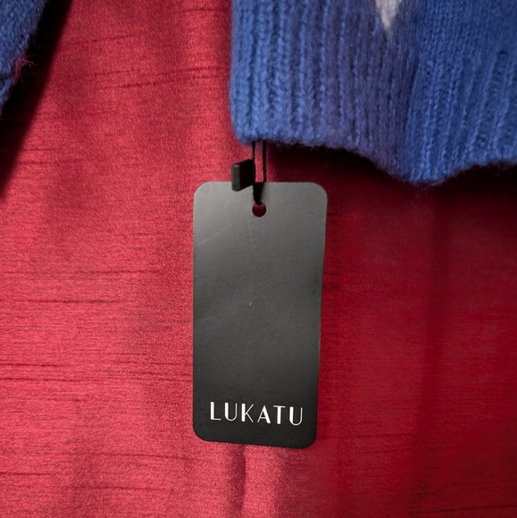 Lukatu sweater size small NWT P2P 20" - Picture 3 of 4